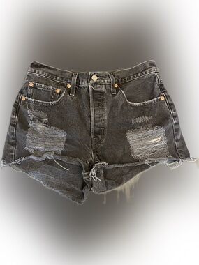 Adorable 501 Levi’s button fly daisy dukes Jeans Shorts -waist 30